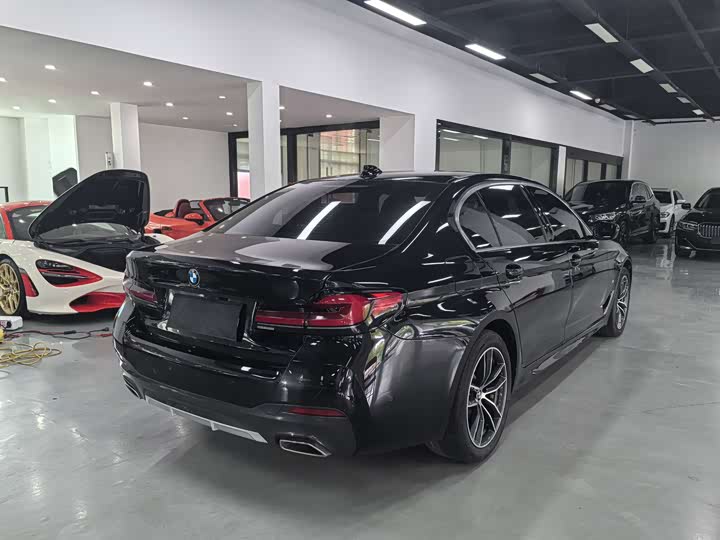 Photo 5 - BMW 5 Series