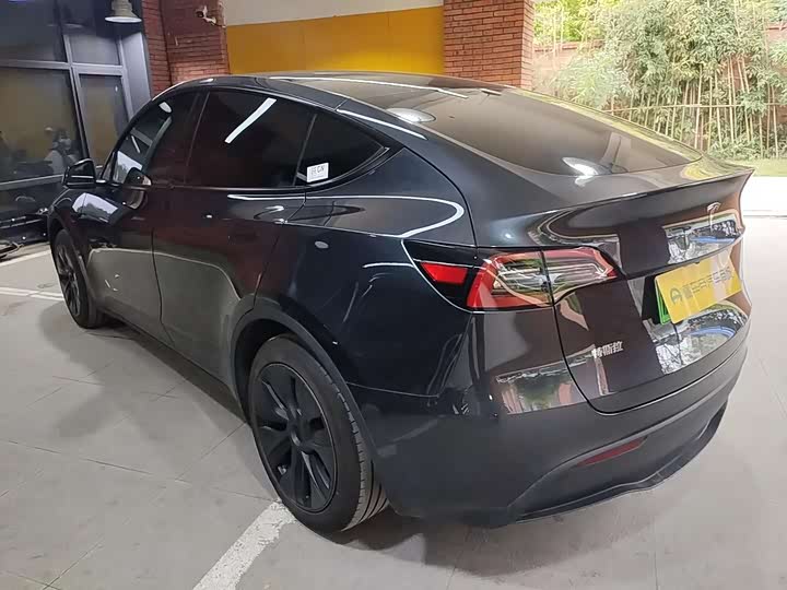 Photo 3 - Tesla Model Y