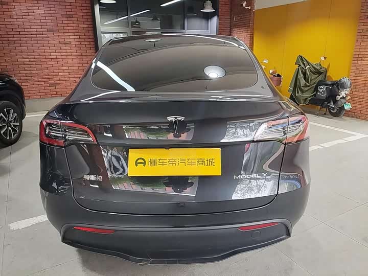 Photo 8 - Tesla Model Y