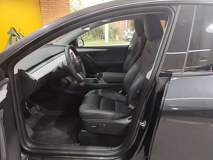 Photo 9 - Tesla Model Y