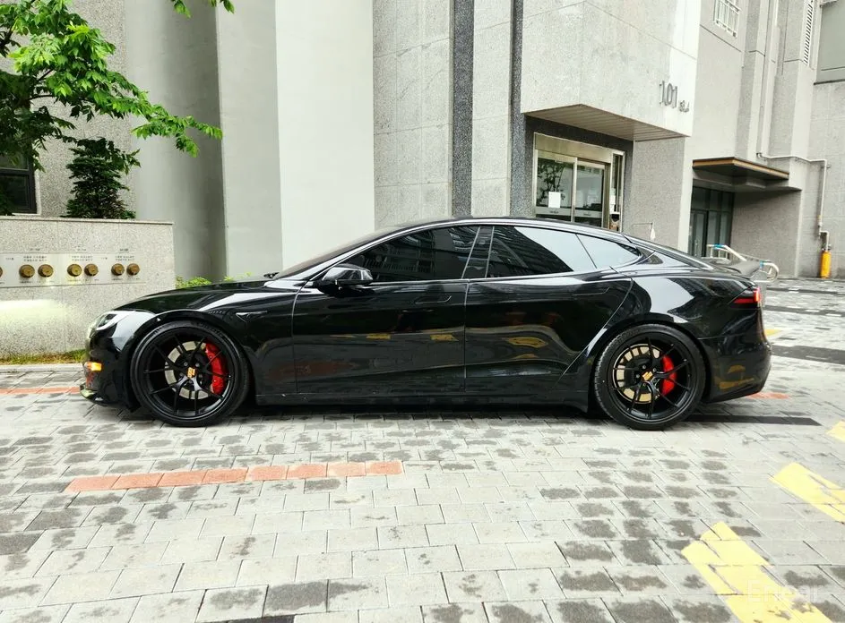 Tesla Model S 2012 Plaid
