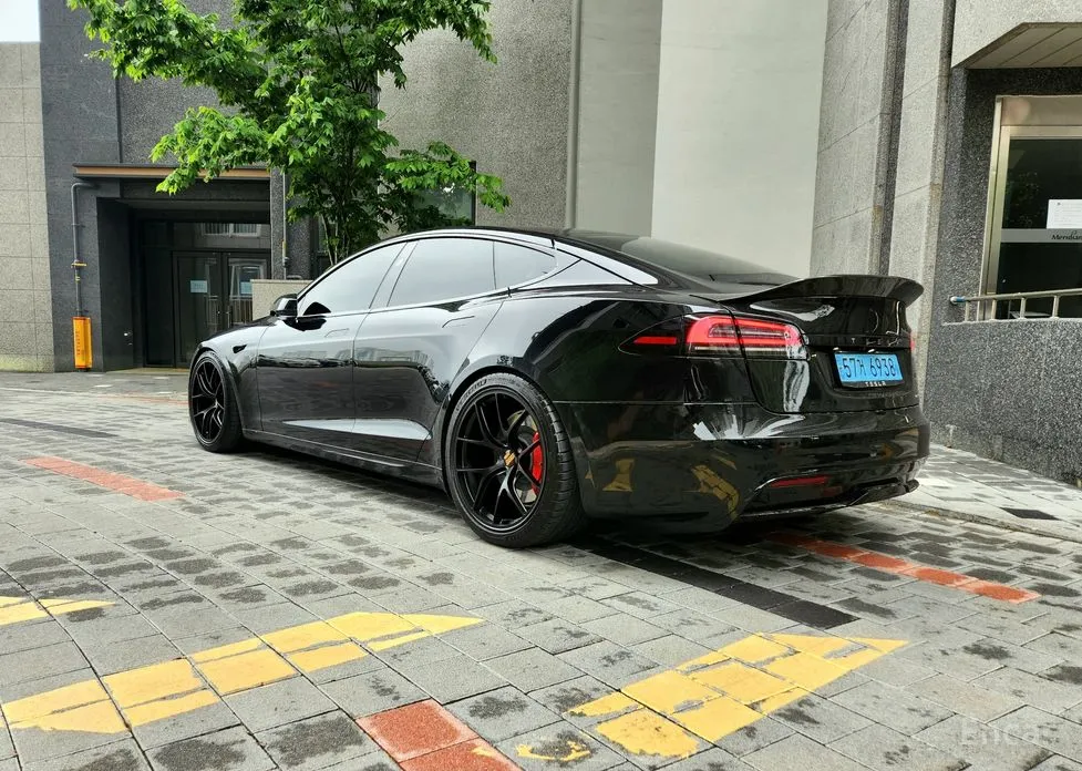 Tesla Model S 2012 Plaid