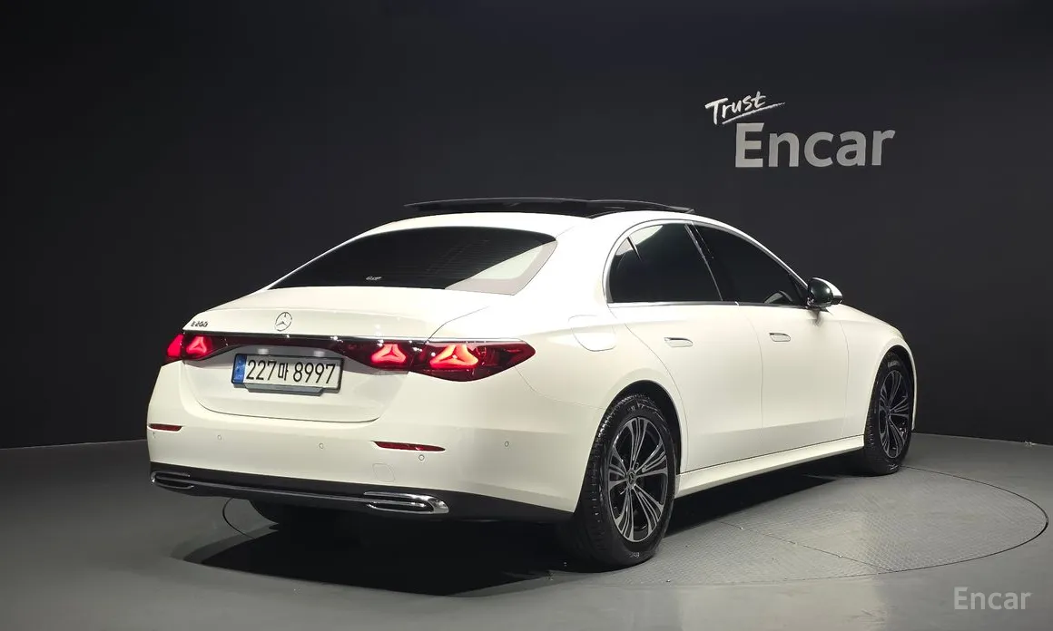 Mercedes-Benz E-Class 2024 E200 Avantgarde
