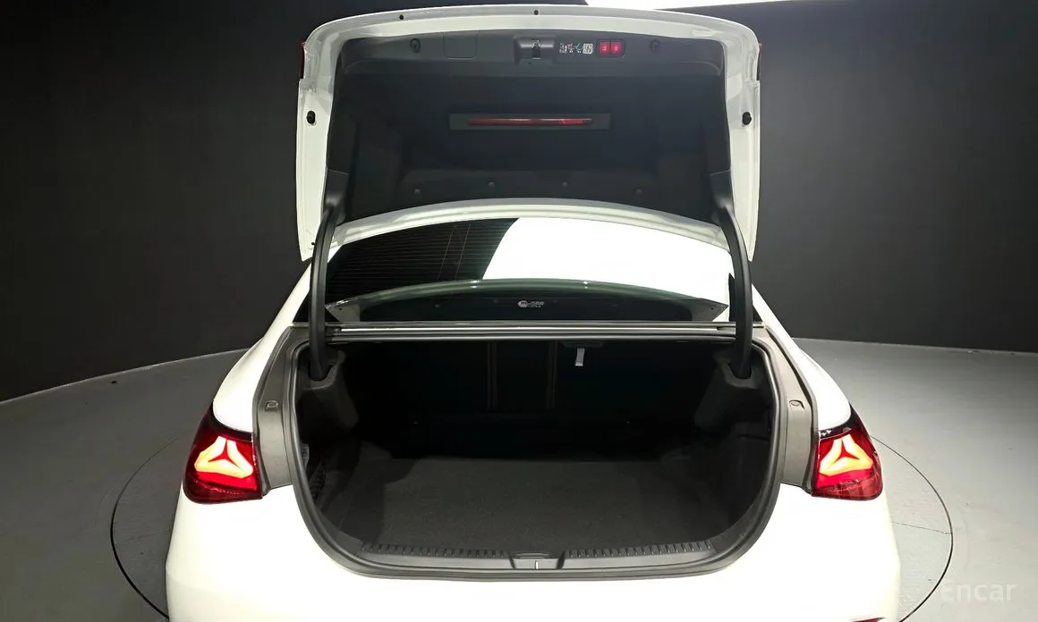 Mercedes-Benz E-Class 2024 E200 Avantgarde