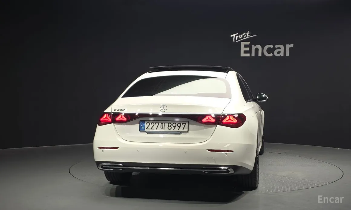 Mercedes-Benz E-Class 2024 E200 Avantgarde