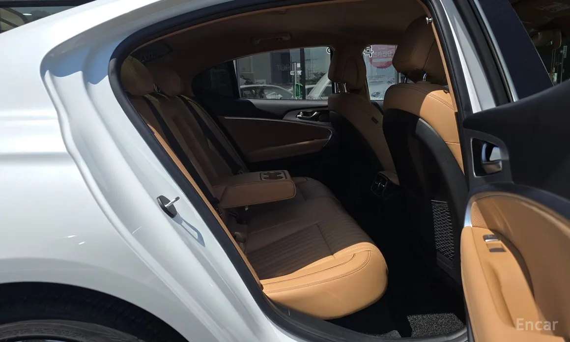 Photo 12 - Genesis G70