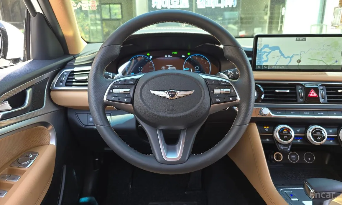 Photo 13 - Genesis G70