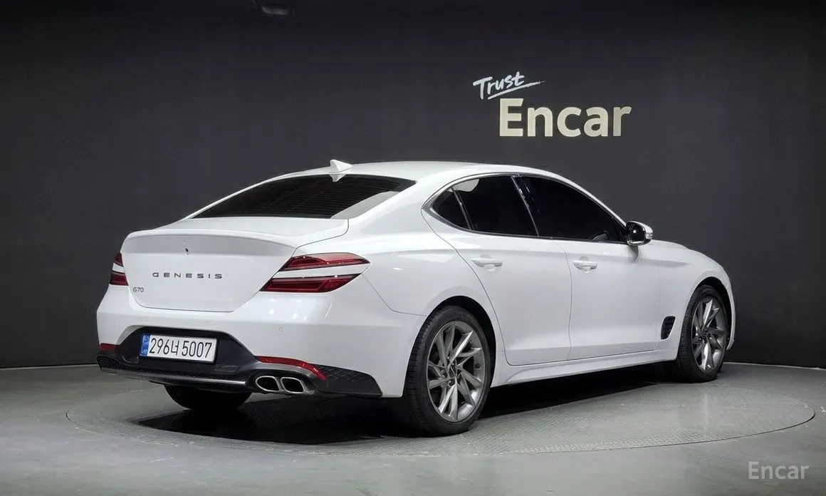 Photo 2 - Genesis G70