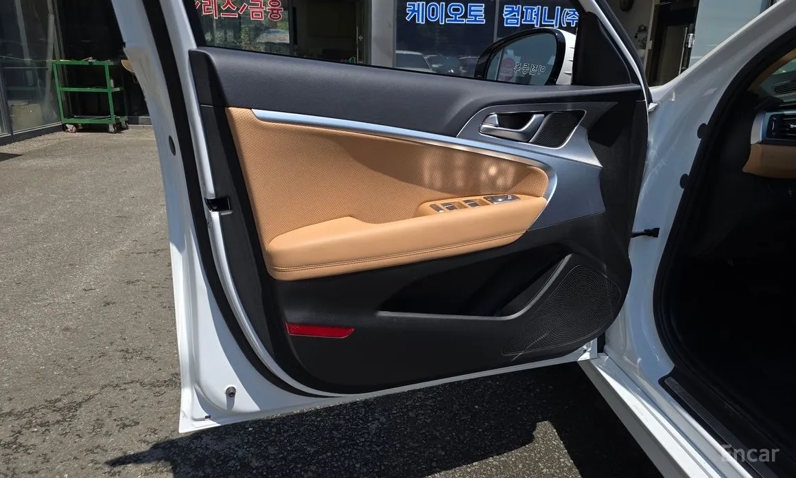 Photo 24 - Genesis G70