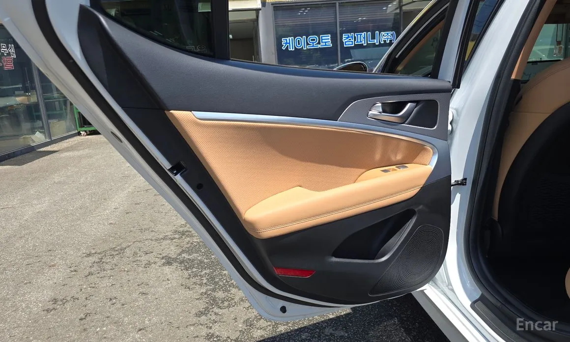 Photo 25 - Genesis G70