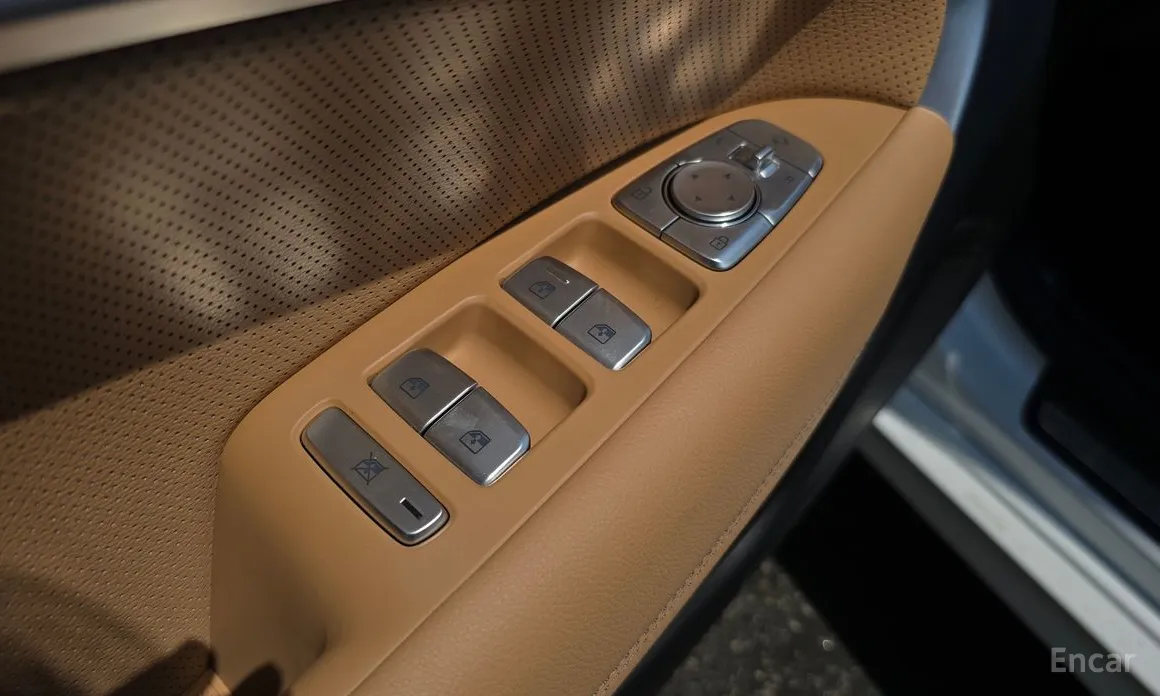 Photo 28 - Genesis G70