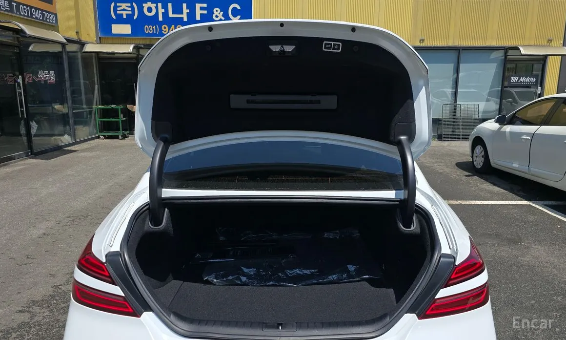 Photo 30 - Genesis G70