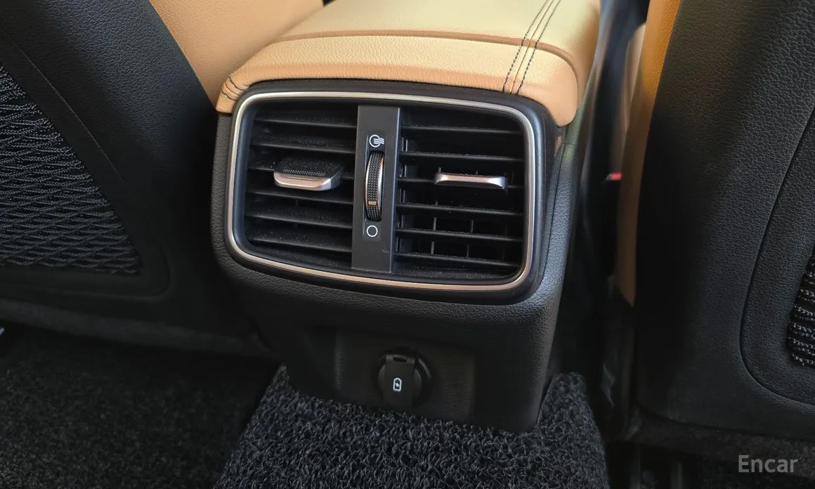 Photo 32 - Genesis G70
