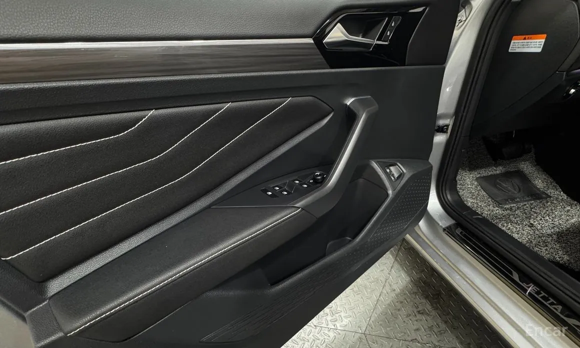 Photo 10 - Volkswagen Jetta