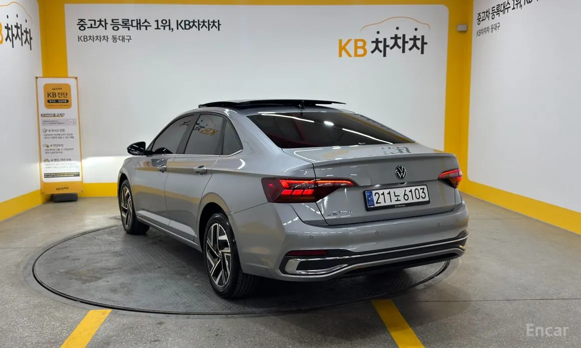 Photo 2 - Volkswagen Jetta