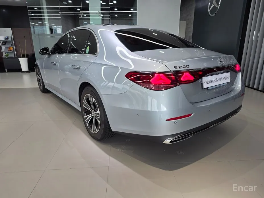 Mercedes-Benz E-Class 2024 E200 Avantgarde
