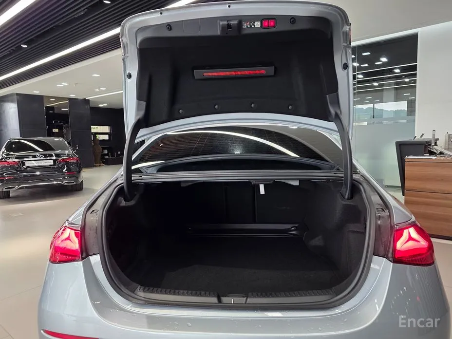 Mercedes-Benz E-Class 2024 E200 Avantgarde