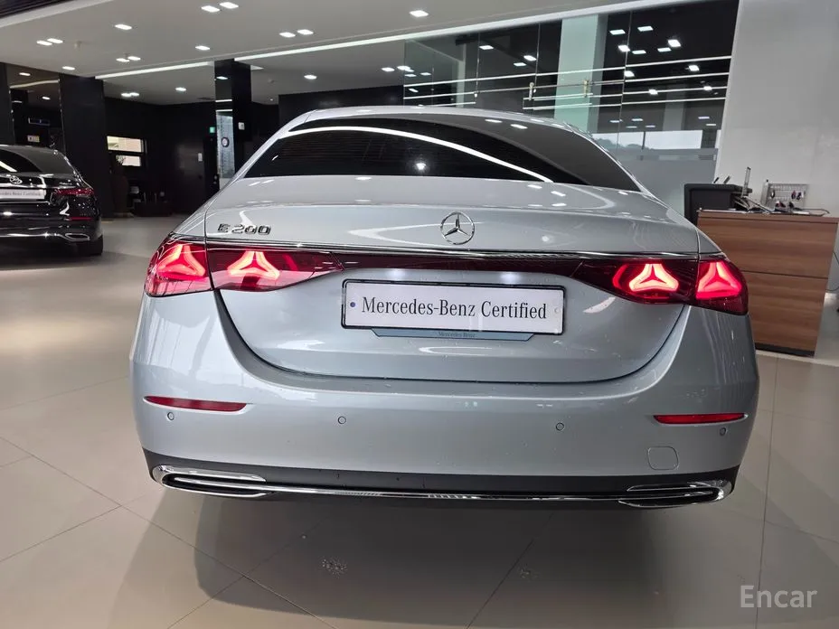 Mercedes-Benz E-Class 2024 E200 Avantgarde