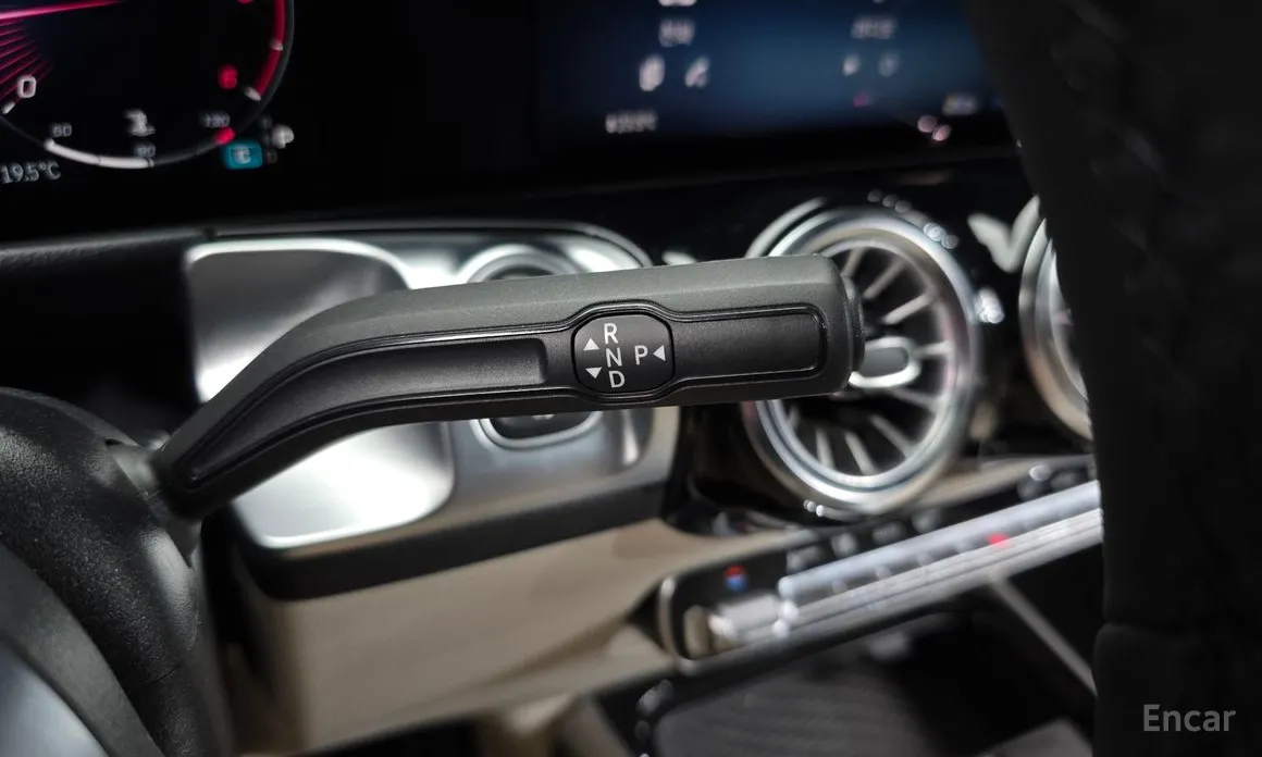 Mercedes-Benz GLB-Class 2020 GLB200 d