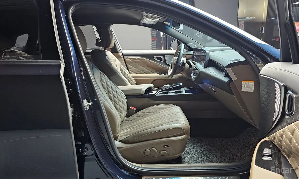 Photo 11 - Kia K8