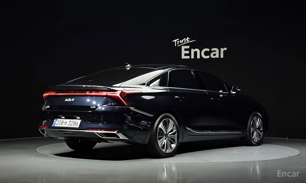 Photo 2 - Kia K8