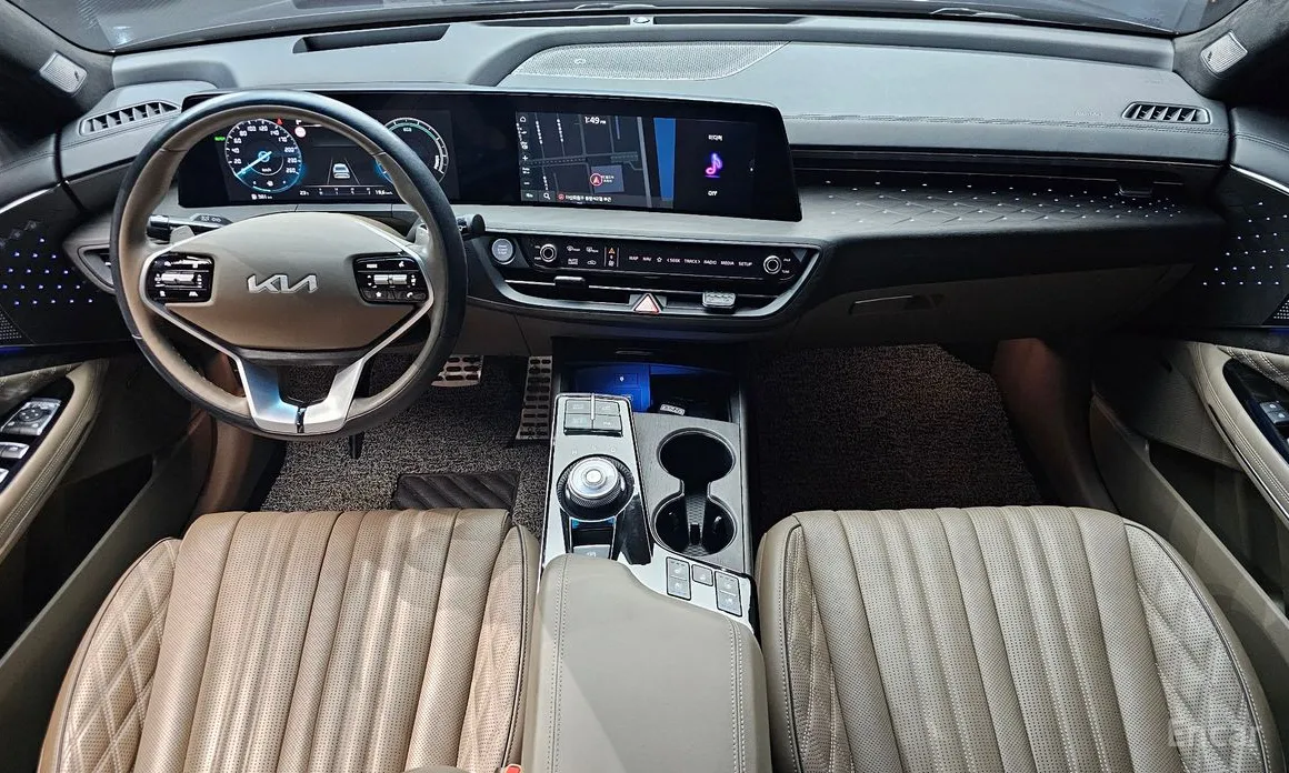 Photo 7 - Kia K8