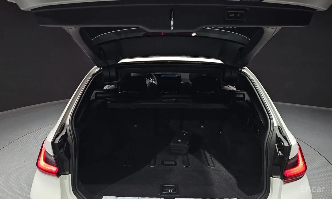BMW 3 Series 2019 320i Touring M Sports