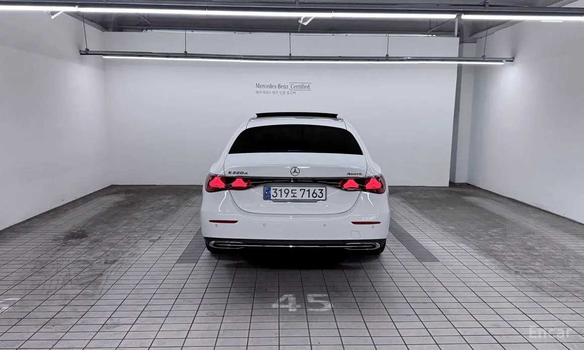 Фото 4 - Mercedes-Benz E-Class