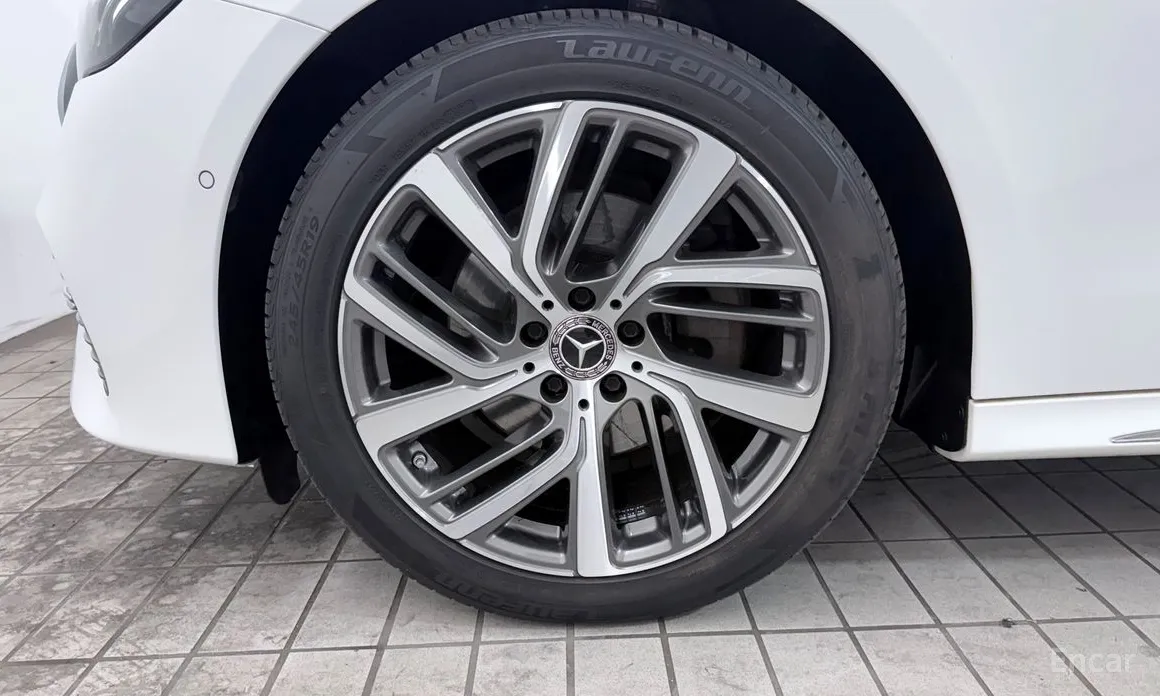 Фото 5 - Mercedes-Benz E-Class
