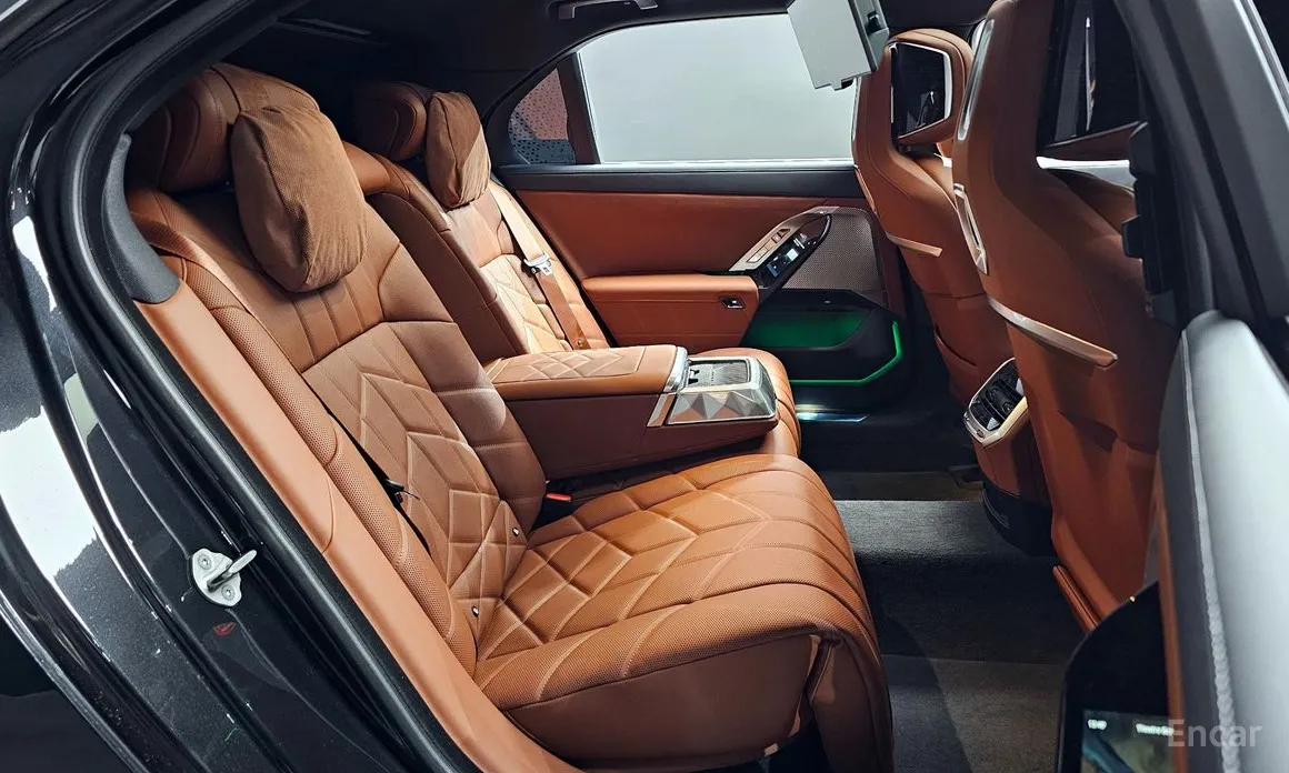 BMW 7 Series 2022 740i xDrive M Sport