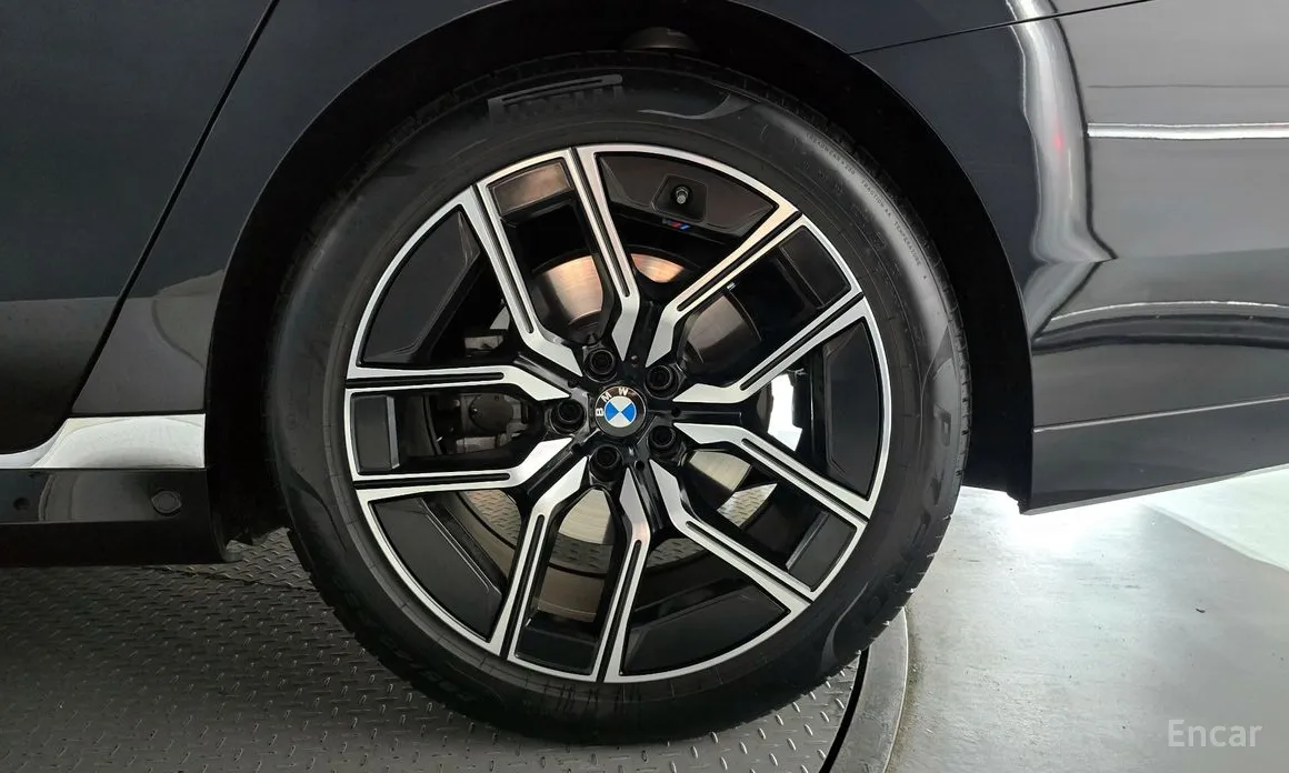 BMW 7 Series 2022 740i xDrive M Sport