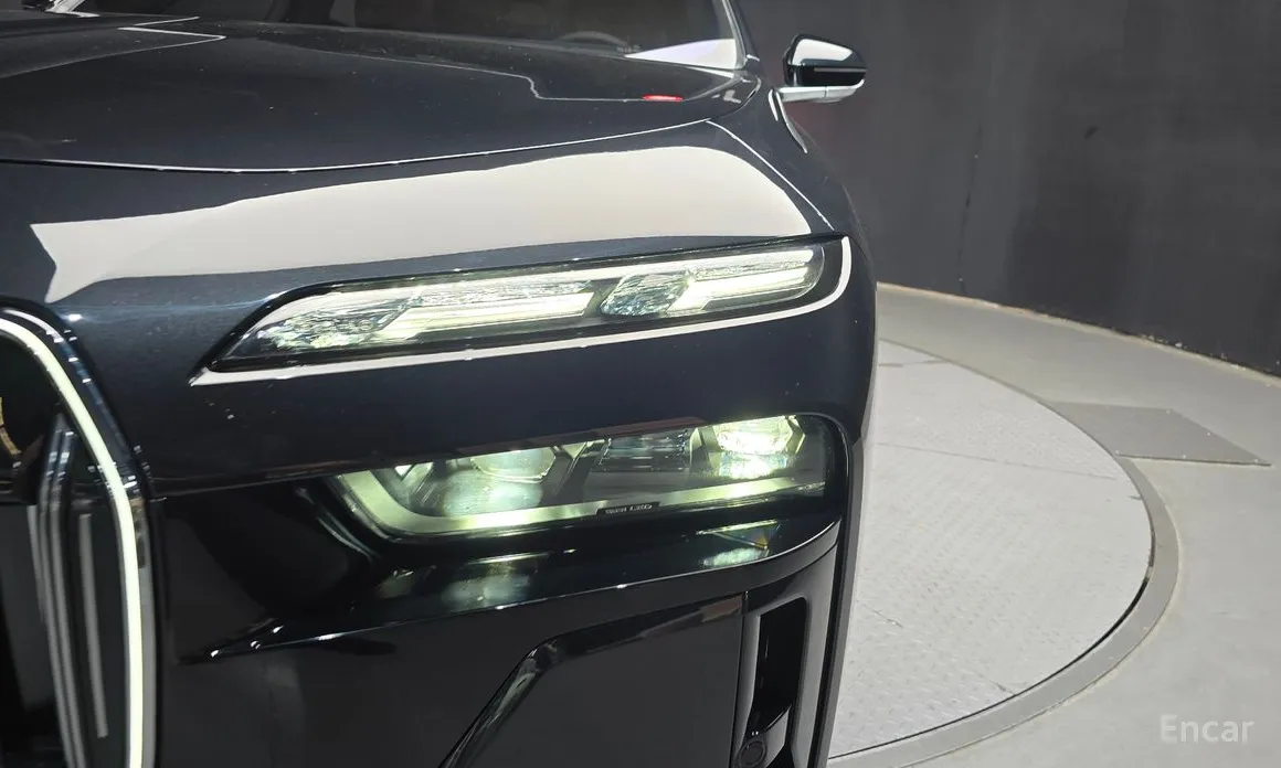 BMW 7 Series 2022 740i xDrive M Sport