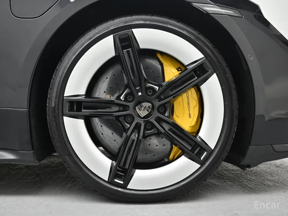 Фото 5 - Porsche Taycan