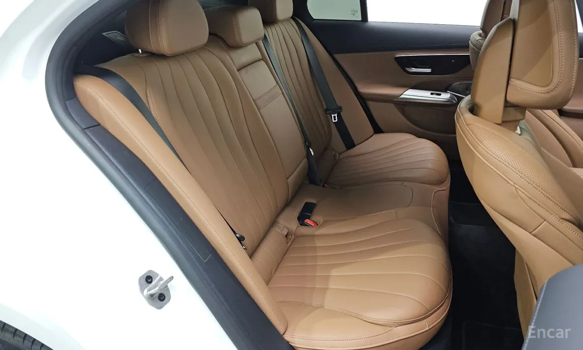 Mercedes-Benz E-Class 2024 E300 4MATIC Exclusive