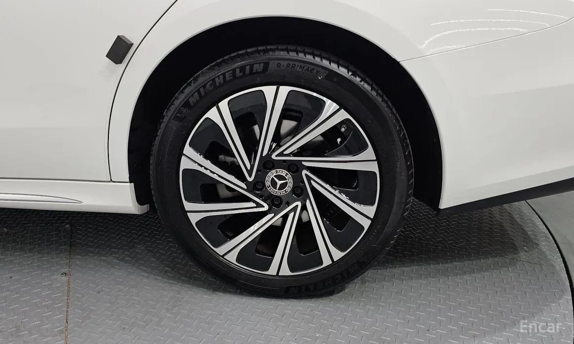 Mercedes-Benz E-Class 2024 E300 4MATIC Exclusive
