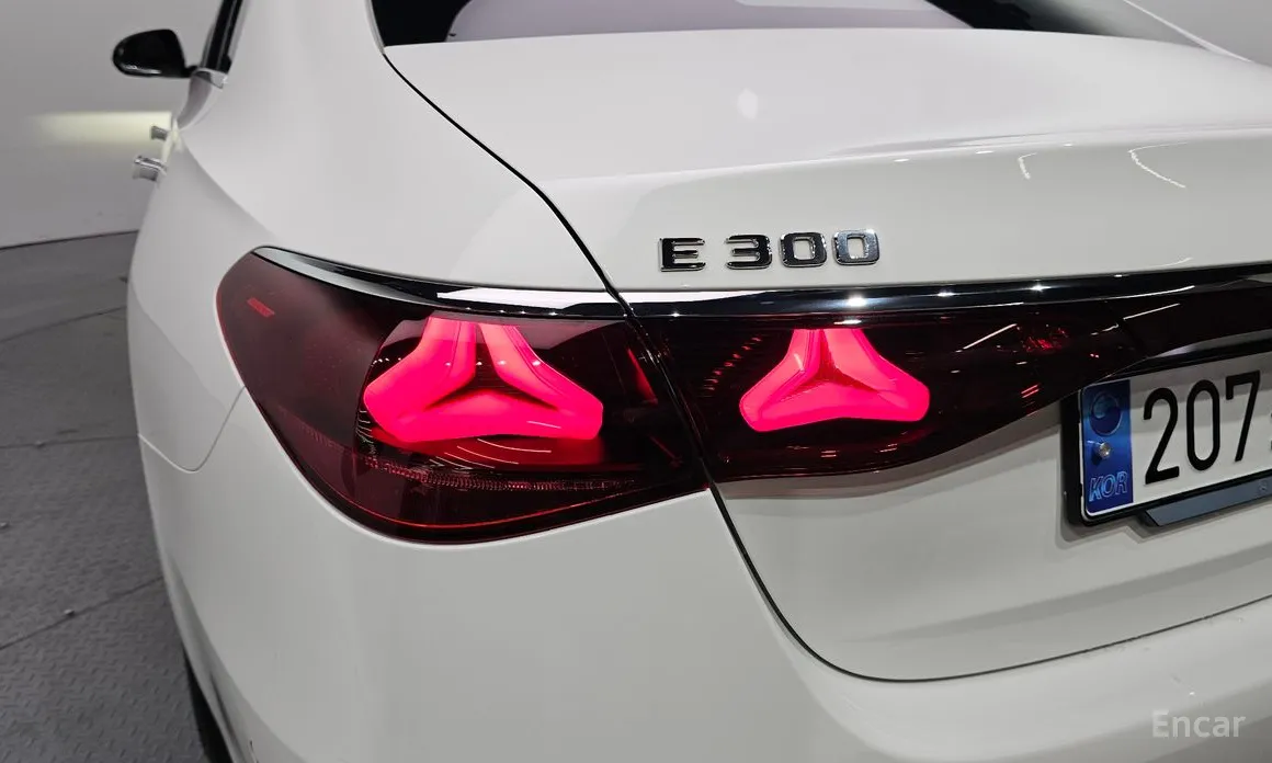 Mercedes-Benz E-Class 2024 E300 4MATIC Exclusive