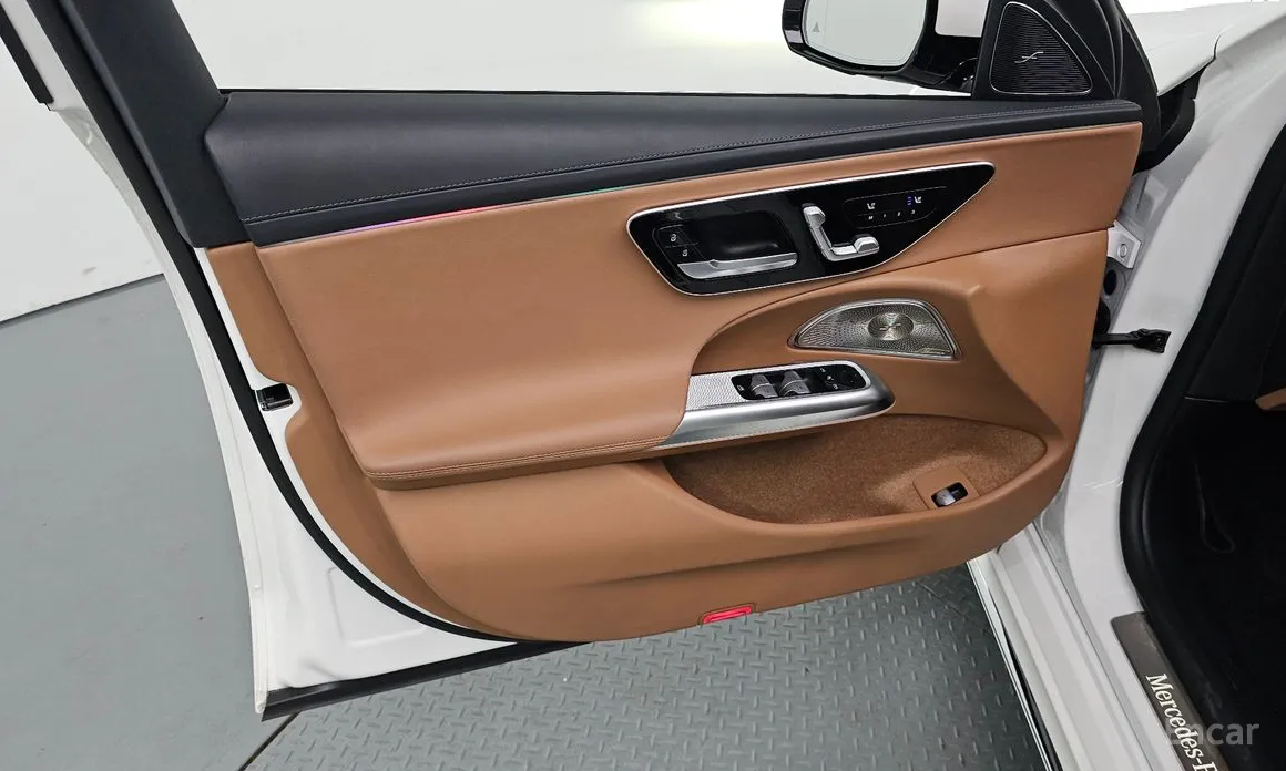 Mercedes-Benz E-Class 2024 E300 4MATIC Exclusive