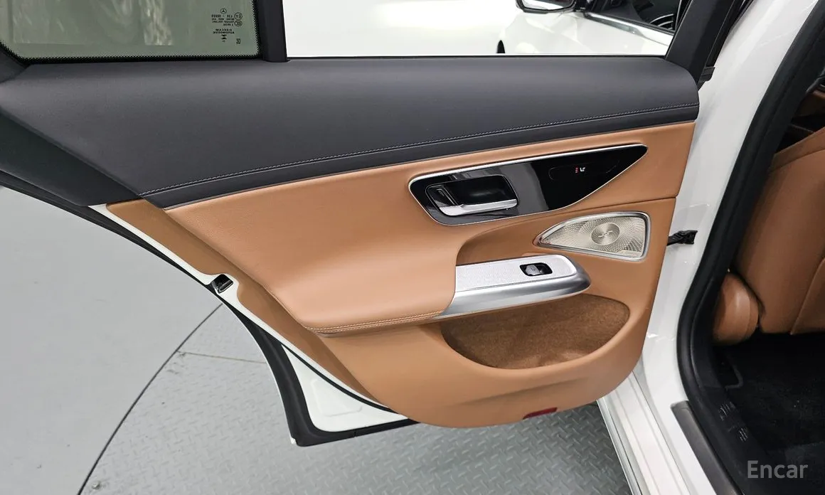 Mercedes-Benz E-Class 2024 E300 4MATIC Exclusive