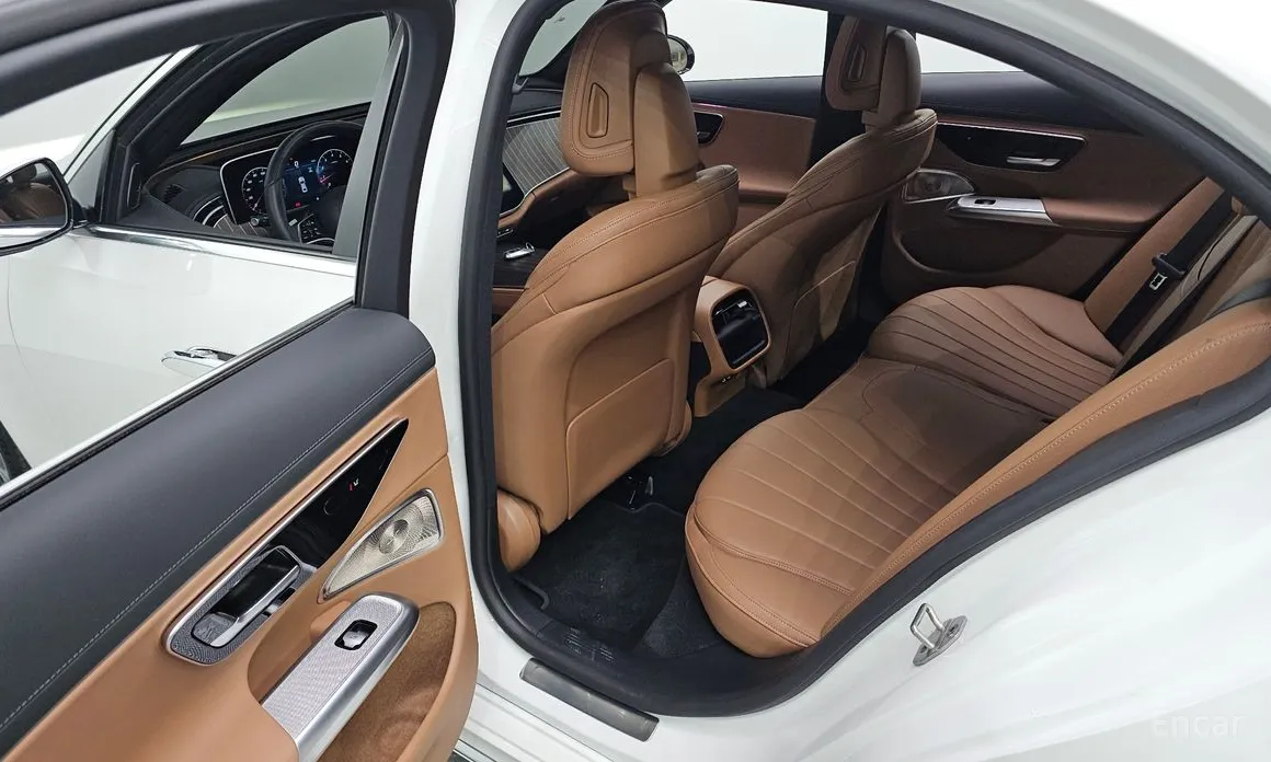 Mercedes-Benz E-Class 2024 E300 4MATIC Exclusive