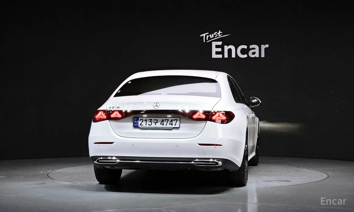 Фото 4 - Mercedes-Benz E-Class
