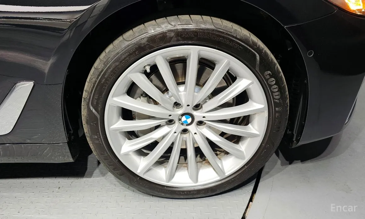 Фото 21 - BMW 5 Series
