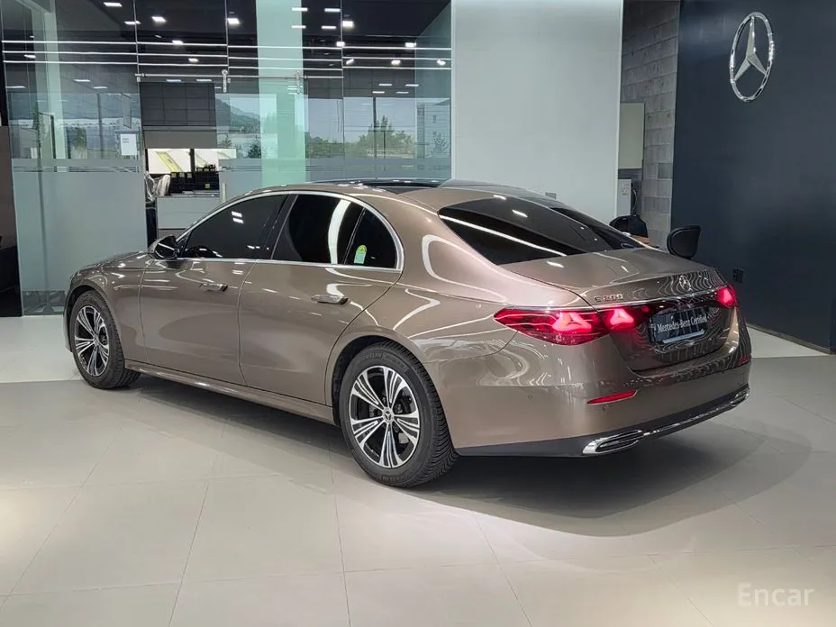 Mercedes-Benz E-Class 2024 E200 Avantgarde