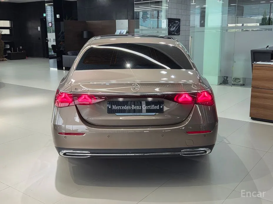 Mercedes-Benz E-Class 2024 E200 Avantgarde