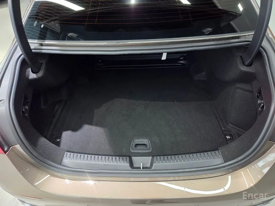 Mercedes-Benz E-Class 2024 E200 Avantgarde