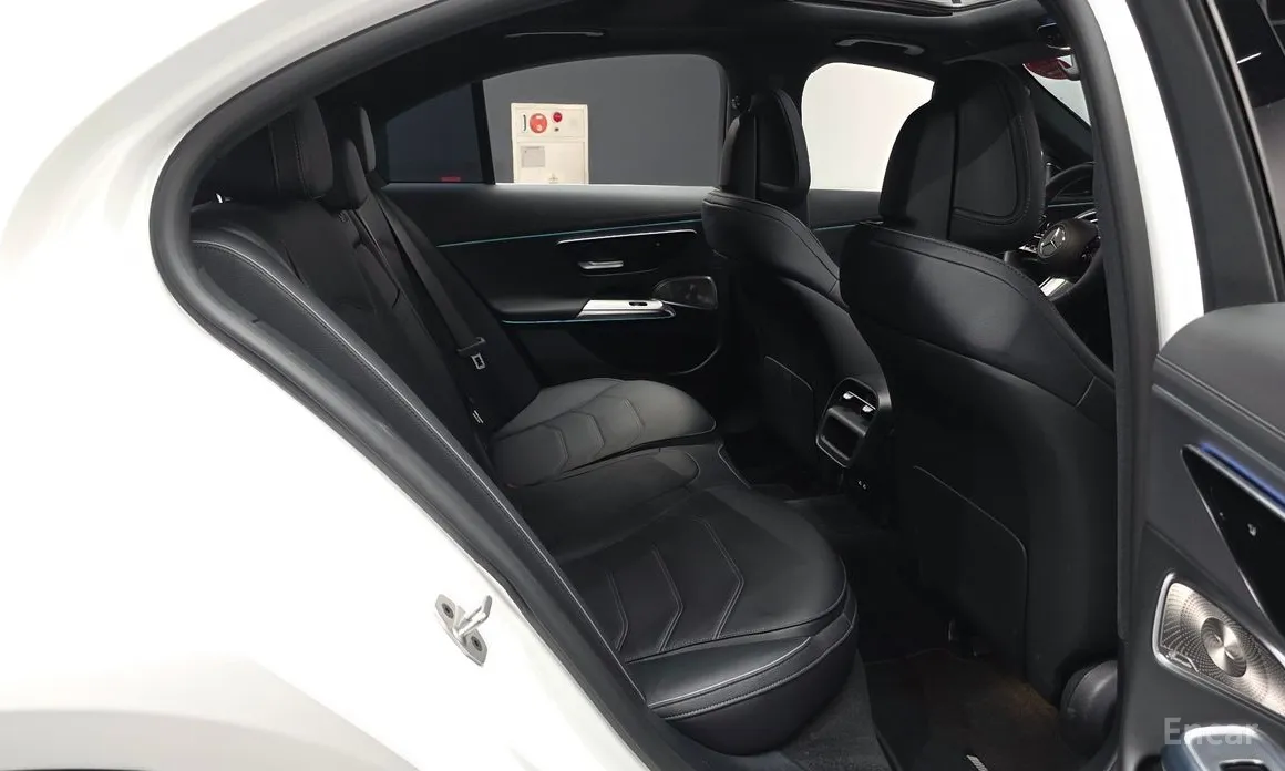Mercedes-Benz E-Class 2024 E300 4MATIC AMG Line