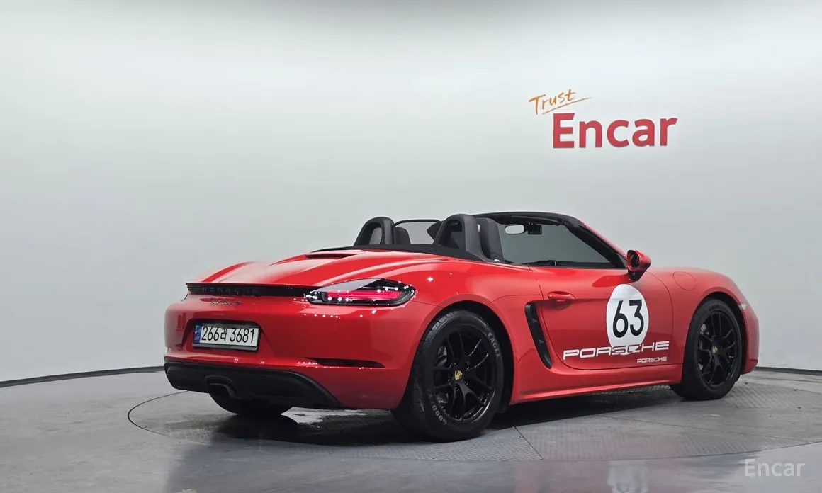 Photo 2 - Porsche 718