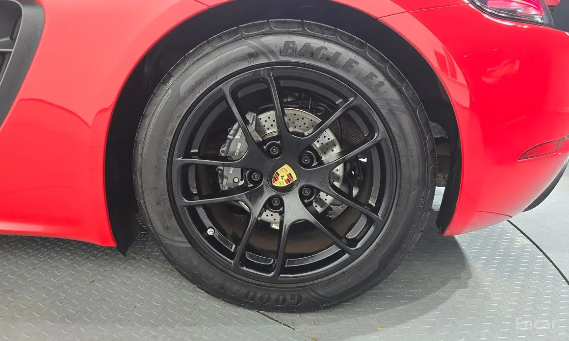 Photo 21 - Porsche 718