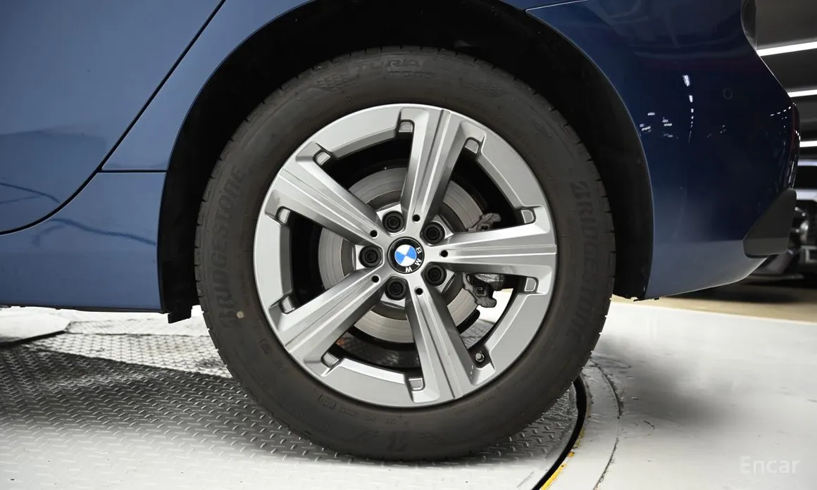BMW 2 Series 2022 220i Advantage