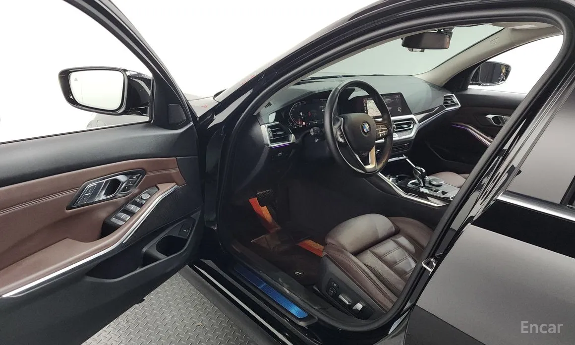 BMW 3 Series 2019 320i Touring Luxury