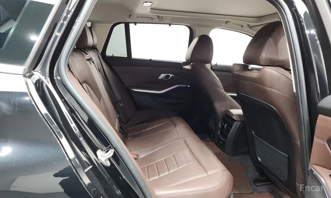 BMW 3 Series 2019 320i Touring Luxury